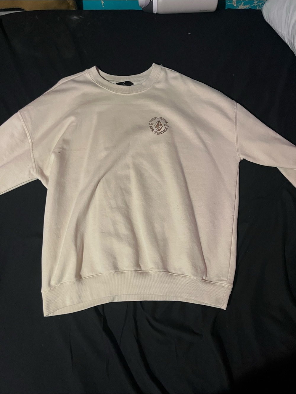 Volcom Men's Crewneck Sweatshirt in Light Cream with Small Chest Logo